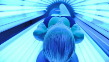 Tanning in a solarium – the pros and cons of a fashionable procedure