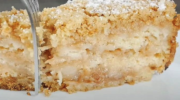 Simple and delicious apple pie with semolina